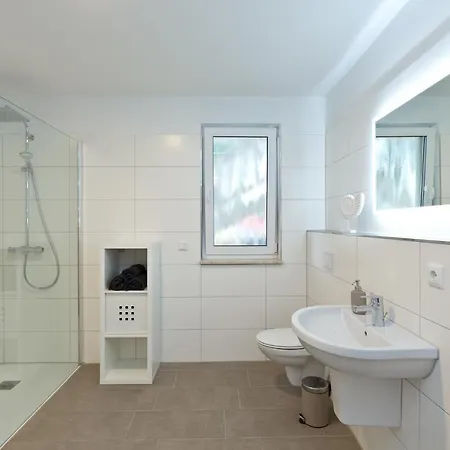 Unter Den Kiefern 93