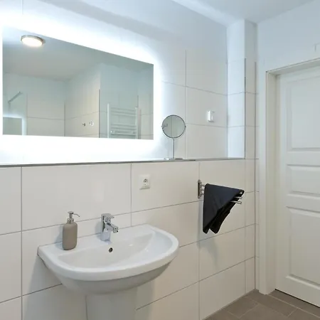 Unter Den Kiefern 93